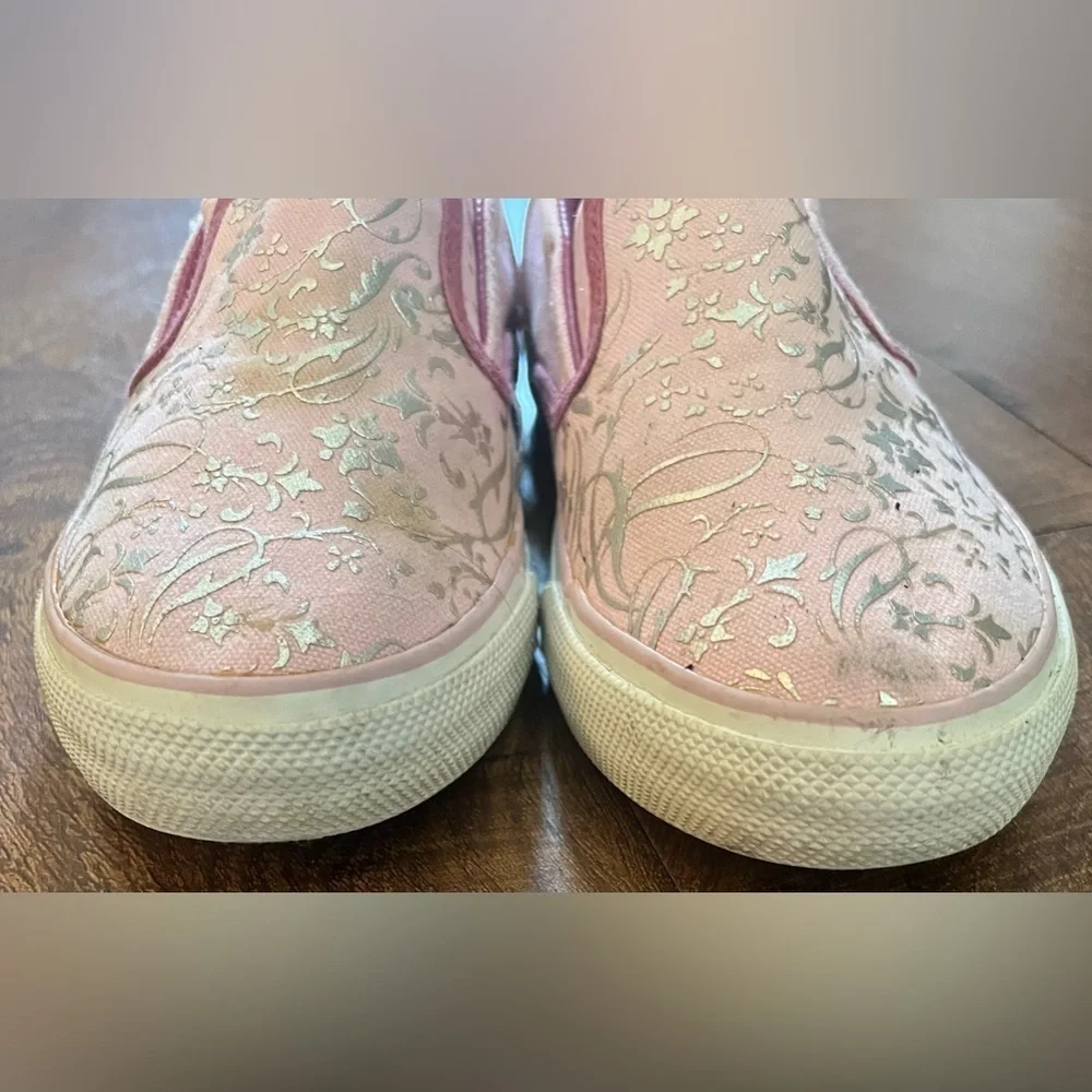 Converse girls slip on sneakers big girls size 3